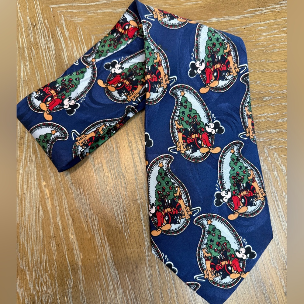 Disney Store Mens Christmas Necktie Disney Mickey Mouse Christmas Tree Pluto